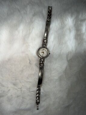Sergio Valente Silver-Tone Women’s Link Bracelet Watch with White Dial